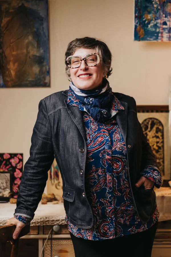 Virginieo ROUZEAU, Médium Magnétiseuse à Saint-Marcel-sur-Aude, avec un air accueillant